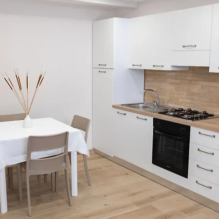 Isabel House Apartment *