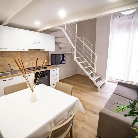 Isabel House Apartment *