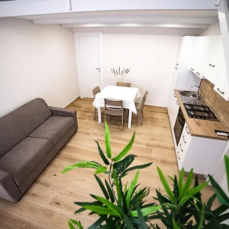 Isabel House Apartment *