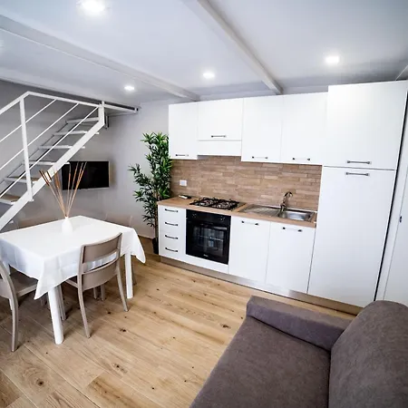 Isabel House Apartment *